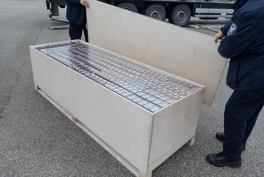 На „Дунав мост 2“ са открити над 340 000 къса контрабандни цигари