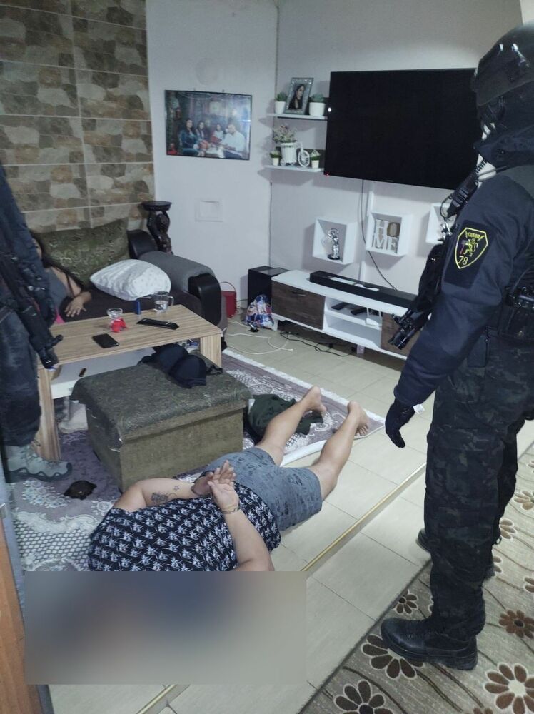 Трима са задържани във Видин за лихварство – снимки