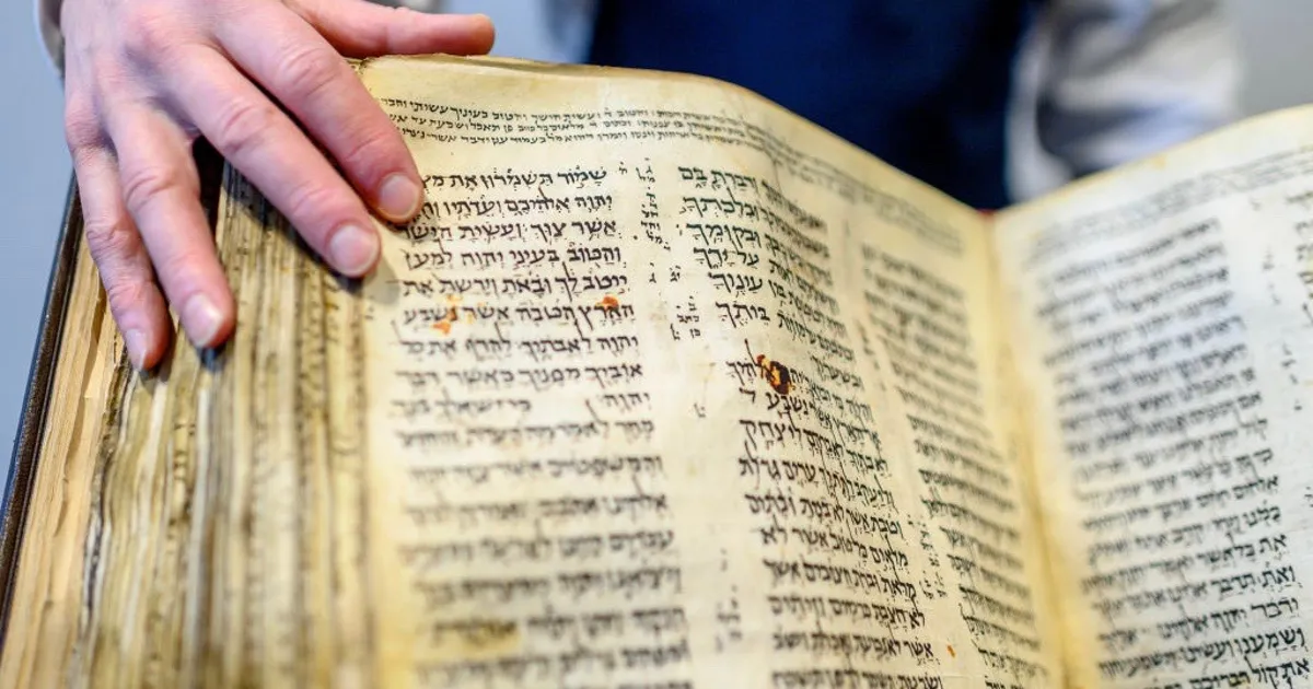 Продават на търг най-старата еврейска Библия за 50 млн. евро