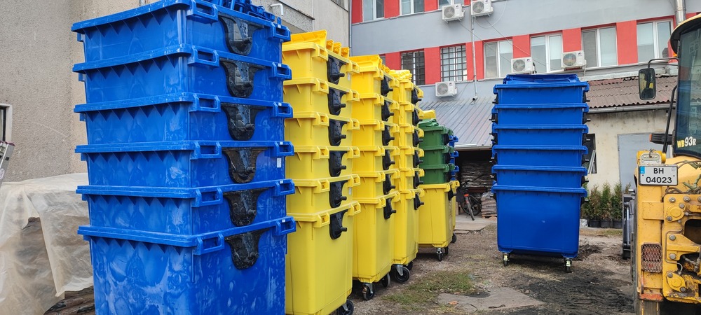 Сметосъбираща техника и съдове за битови отпадъци е закупила Община Ружинци през 2022 г