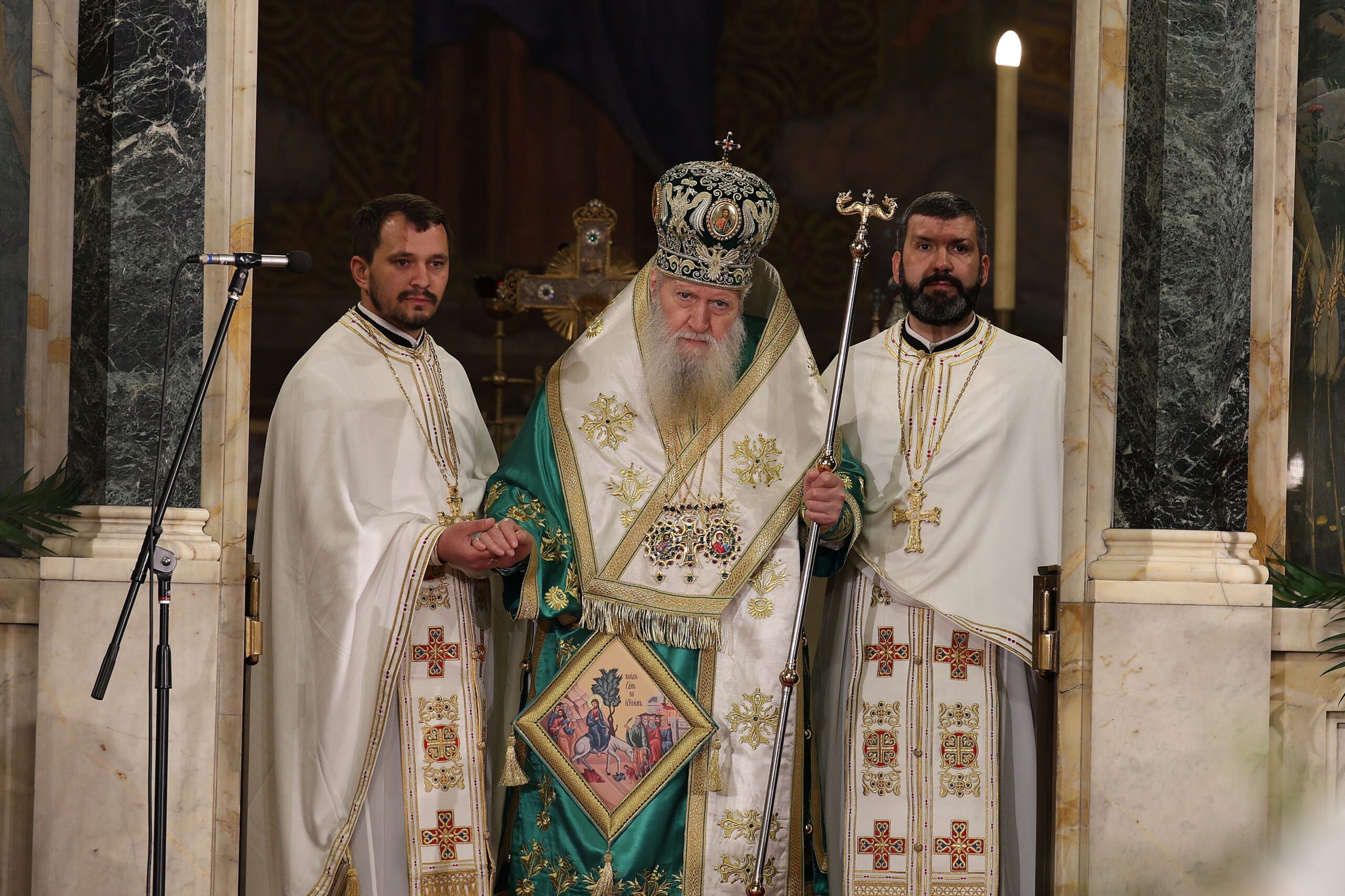 Тържествена литургия за Цветница в “Св. Александър Невски” – видео