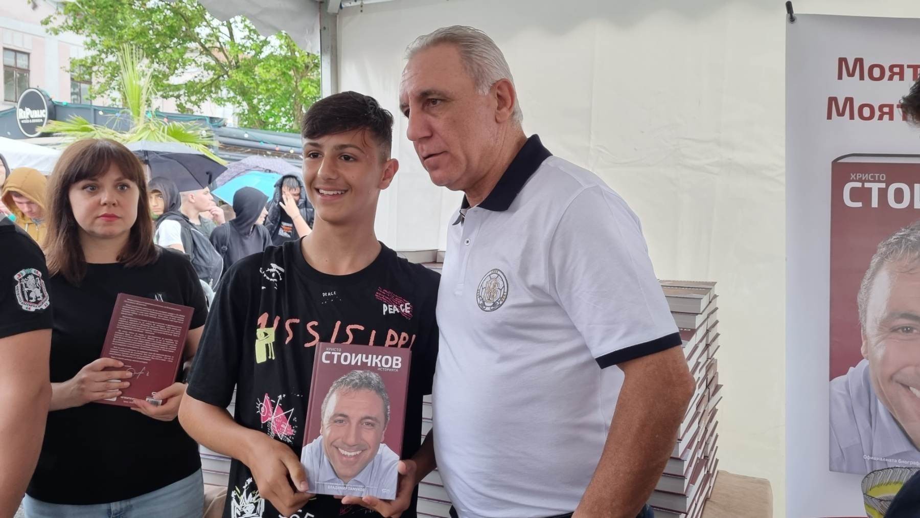 Стоичков в Бургас: Болно ми е, че отблъснахме хората от стадионите – видео