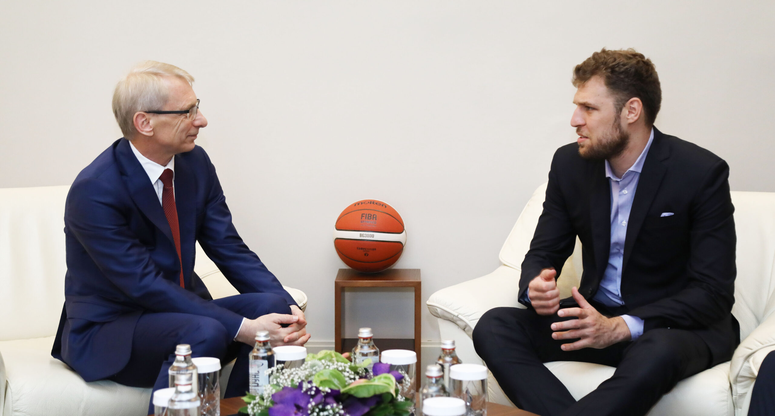 Везенков и Денков обсъдиха подкрепата за елитния юношески и младежки спорт – видео