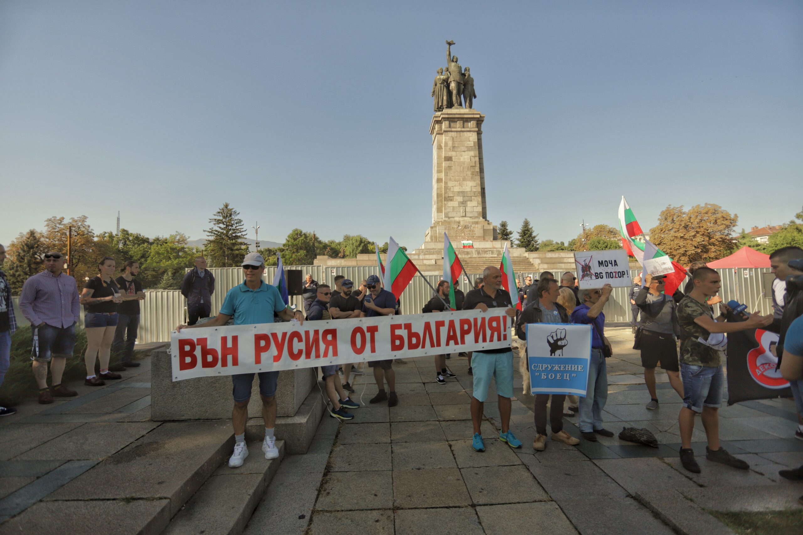 Протест: Искаме български паметник – видео