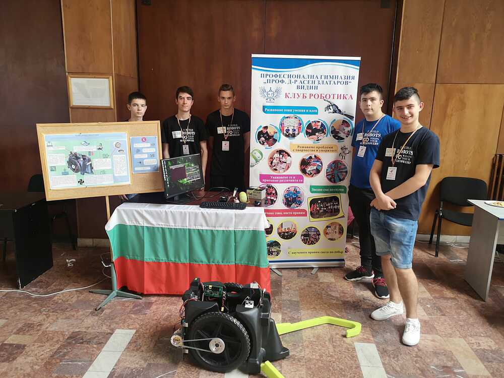 Видински ученици са първи на състезание по роботика в Румъния