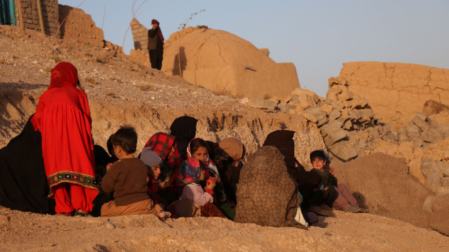 Над 2000 вече са жертвите на земетресението в Афганистан