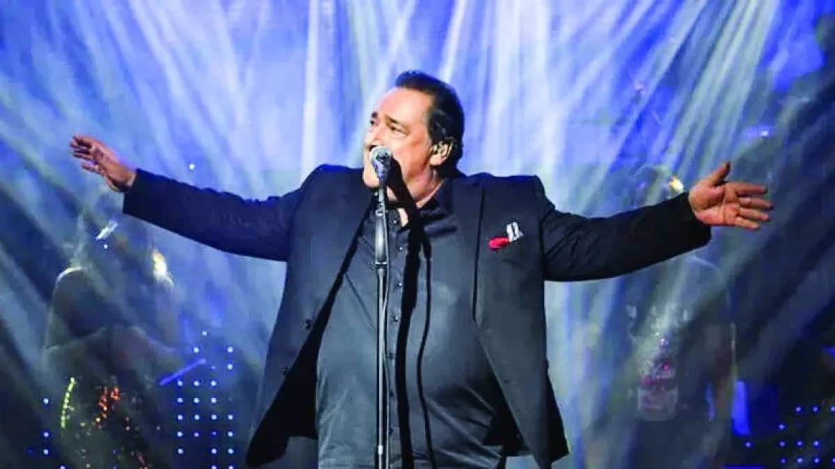 Легендарният гръцки певец Василис Карас е починал на 70-годишна възраст