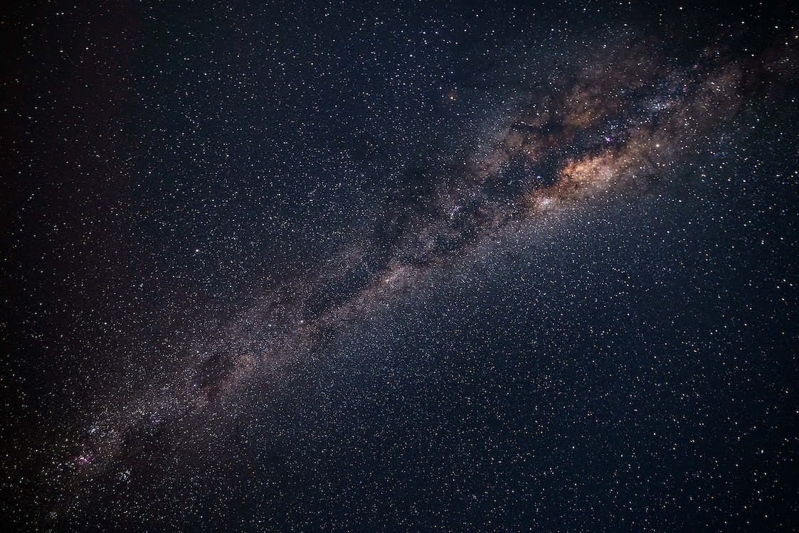 Откриха звезди с прозвището „стари пушачки“ в сърцето на Млечния път