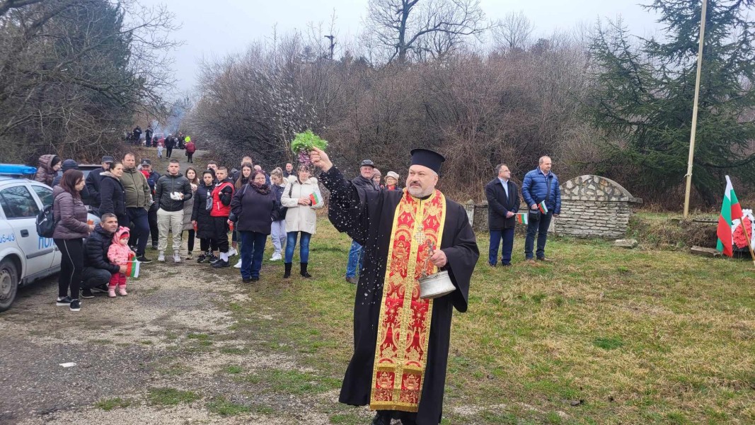 Стотици се събраха на Трети март в Раковишкия манастир